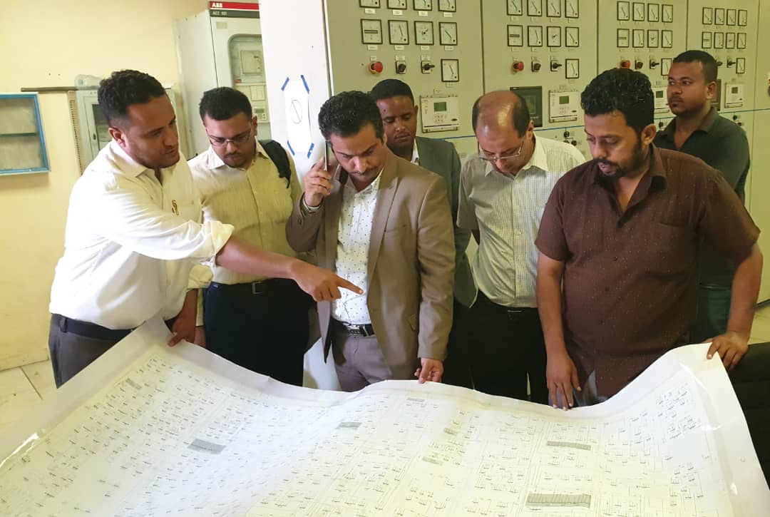 وزير الكهرباء يتفقد عدد من محطات التوليد في عدن ويحث على بذل مزيد من الجهد