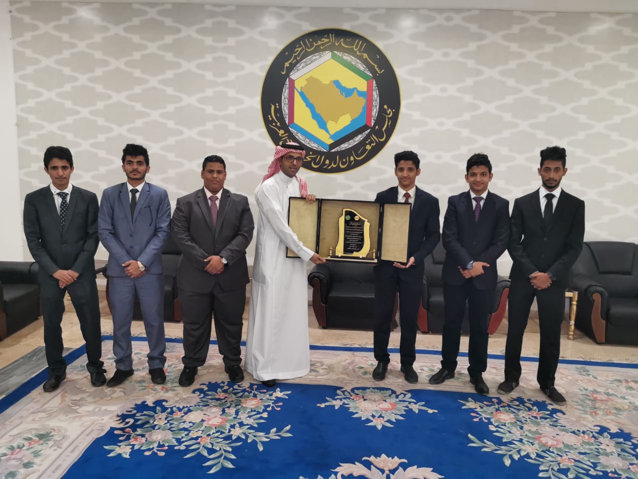رئيس حكومة الشباب يكرم القائم بأعمال رئيس بعثة مجلس التعاون الخليجي لدى اليمن