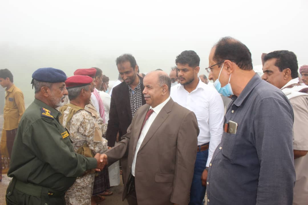 نائب رئيس مجلس الوزراء يتفقد مطار الغيضة بعد إعادة تأهيله ويزور منفذ صرفيت