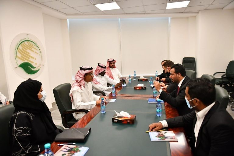 وزير التربية يبحث مع مركز الملك سلمان للاغاثة دعم برامج التعليم في اليمن