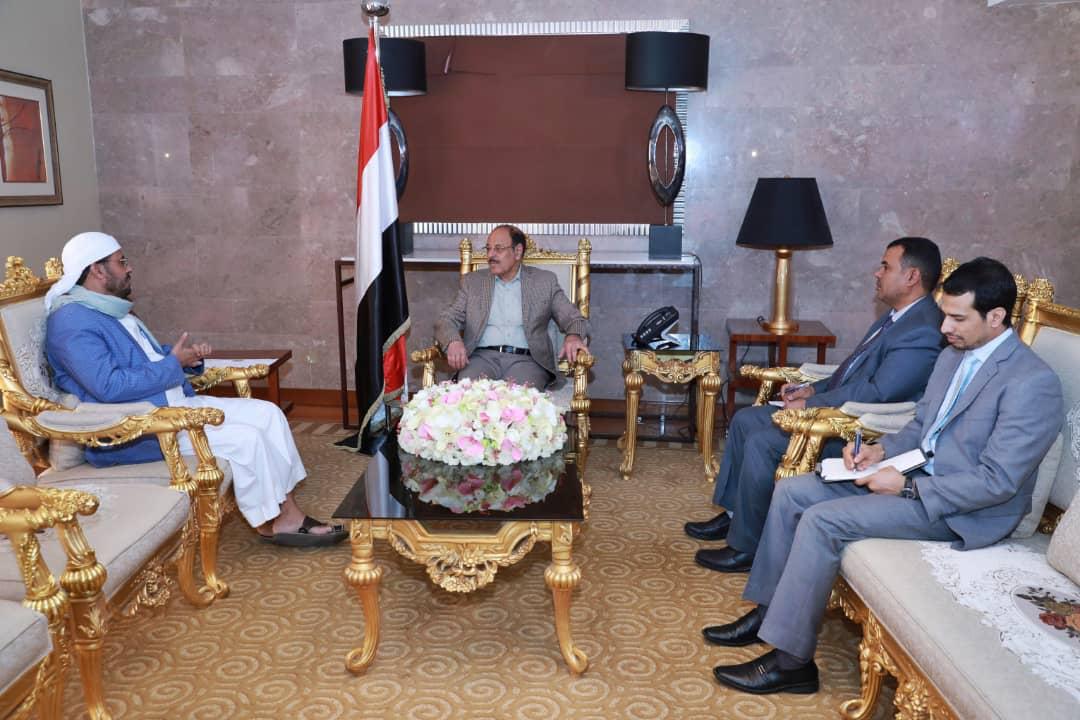 نائب رئيس الجمهورية يستمع إلى الترتيبات الجارية لموسم الحج القادم
