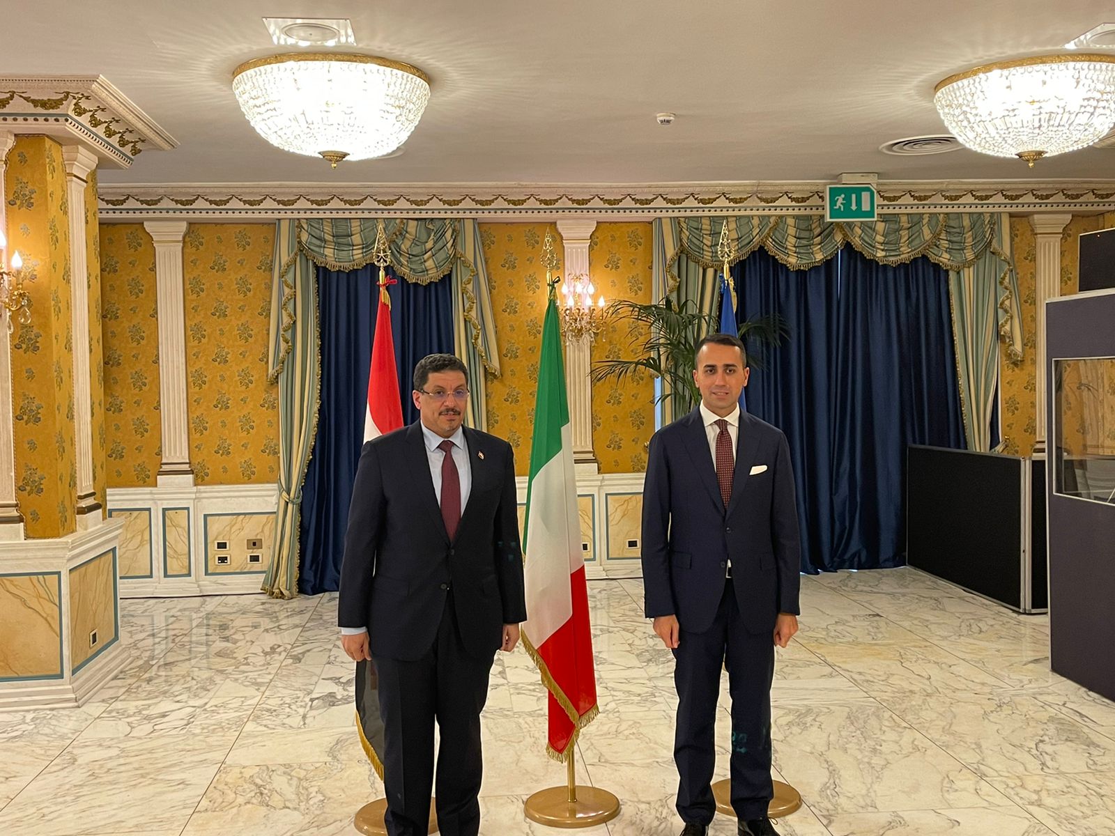 وزير الخارجية يبحث مع نظيره الايطالي مجالات التعاون الثنائية بين البلدين