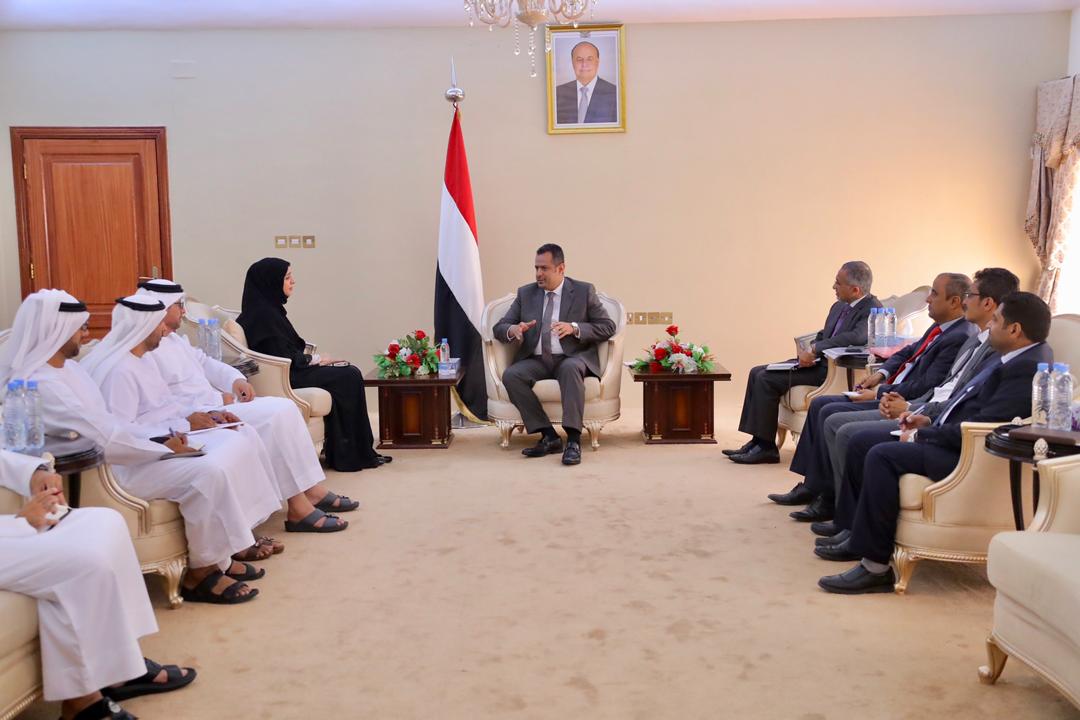 رئيس الوزراء يستقبل في عدن وزير دولة الإمارات لشؤون التعاون الدولي
