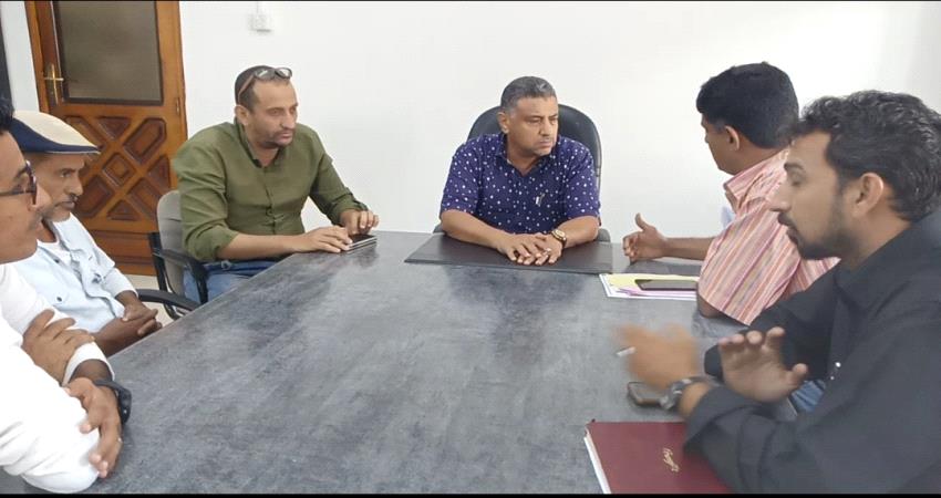 عدن.. معاون يؤكد على دعم الرئيس ورئيس الوزراء للنهوض بالخدمات الأساسية المتصلة مباشرة بحياة المواطنين
