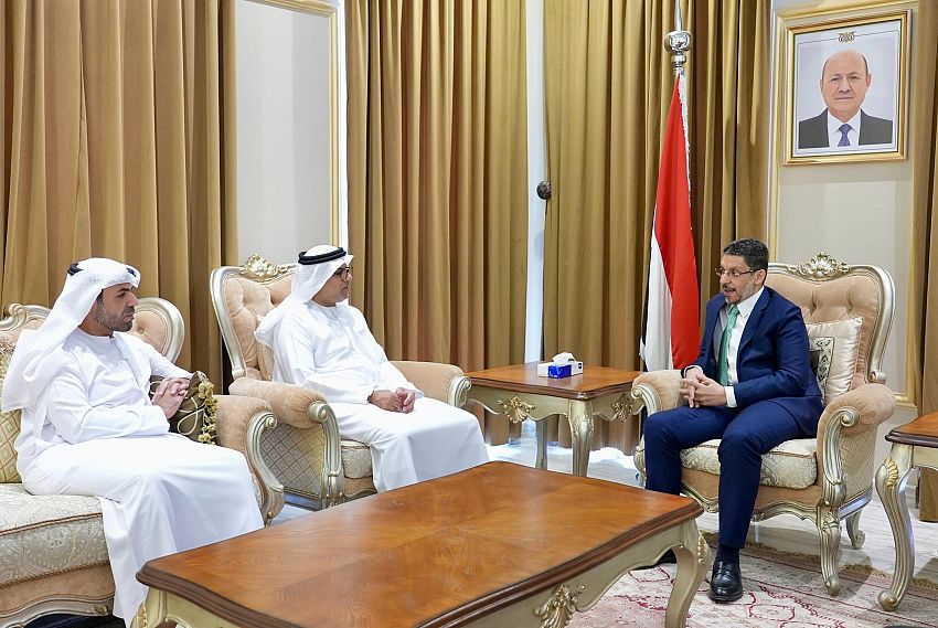 رئيس الوزراء  #بن_مبارك يستقبل السفير الاماراتي لدى اليمن