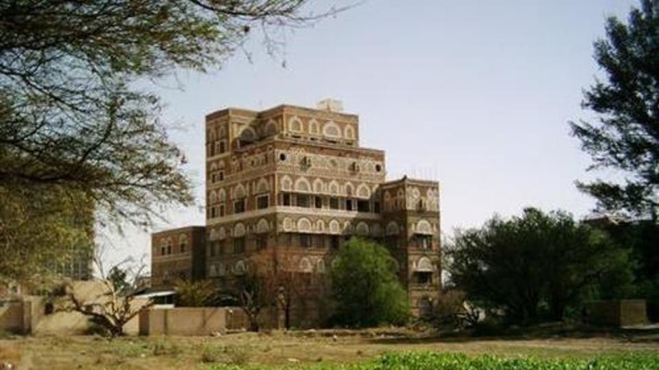 بالصور.. مليشيا الحوثي تحول قصراً تاريخياً بصنعاء مقبرة لقتلاها