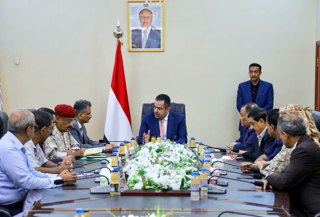 رئيس الوزراء يرأس في العاصمة المؤقتة عدن اجتماع للجنة الأمنية بمحافظة عدن