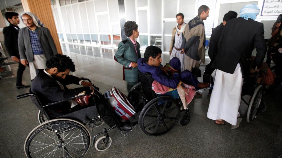 طائرة جرحى الحوثيين تغادر صنعاء وتتجه إلى دولة خليجية