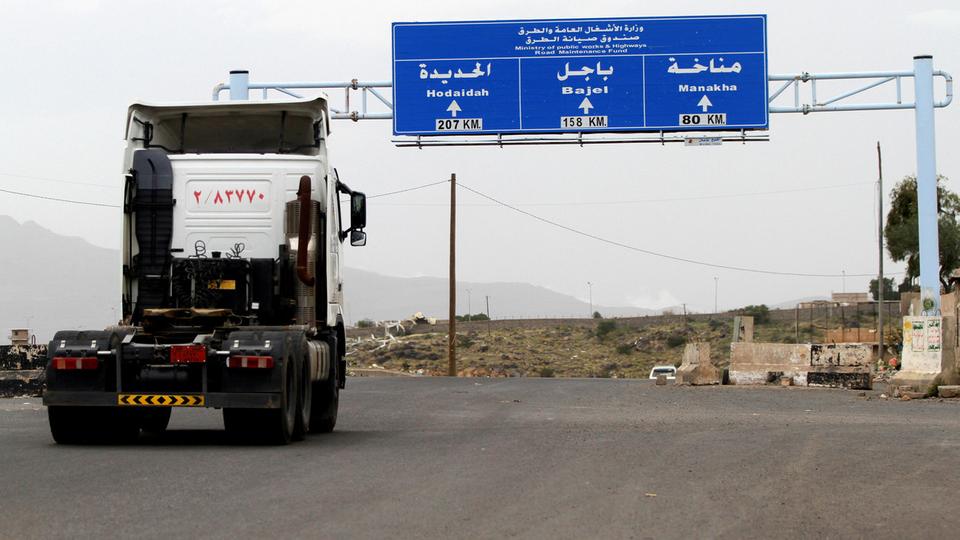 الحكومة تشدد على ردع الممارسات الحوثية في الحديدة