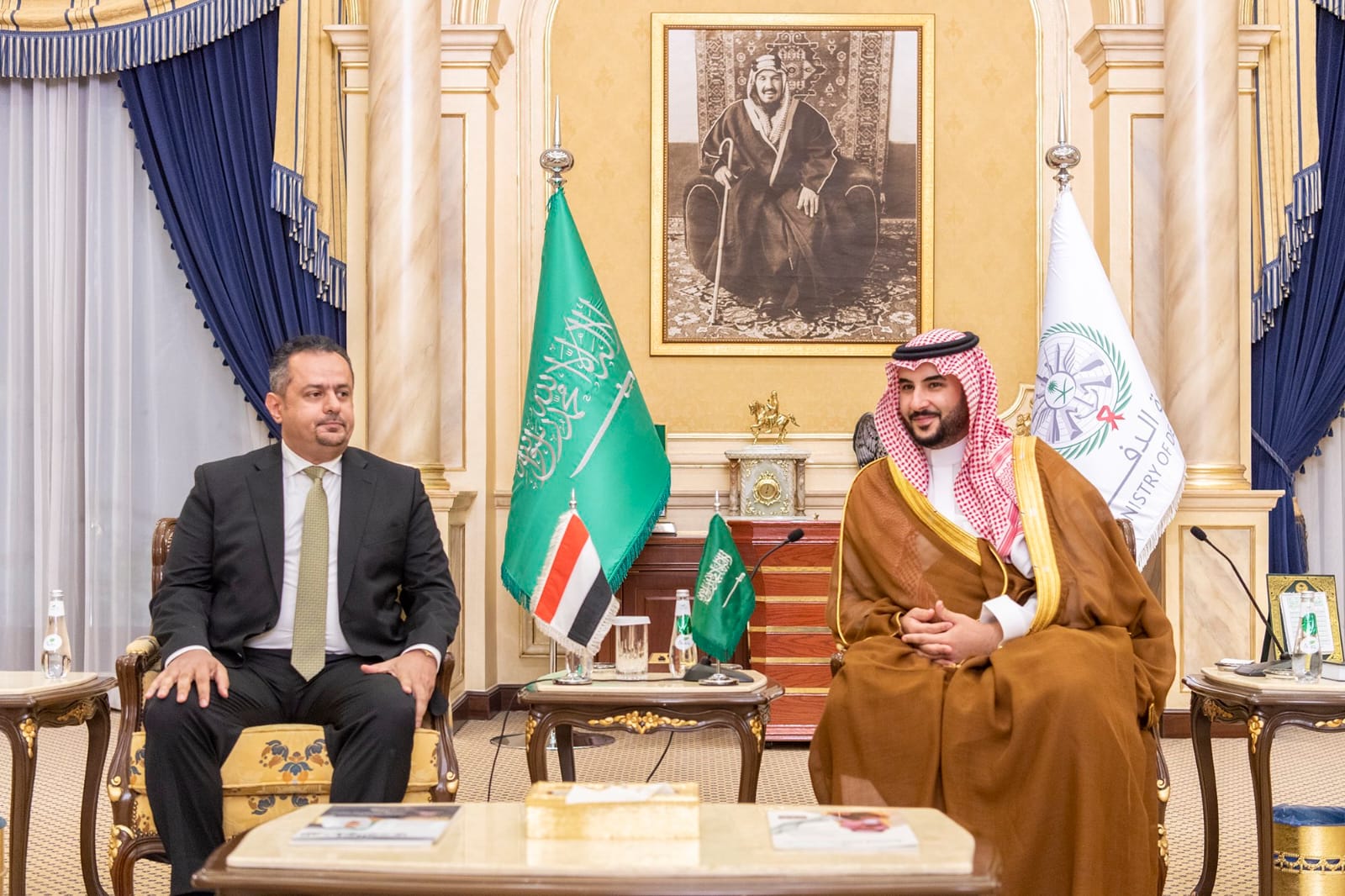 رئيس الوزراء يشيد بالدعم السعودي والتزامها بمساندة جهود الحكومة