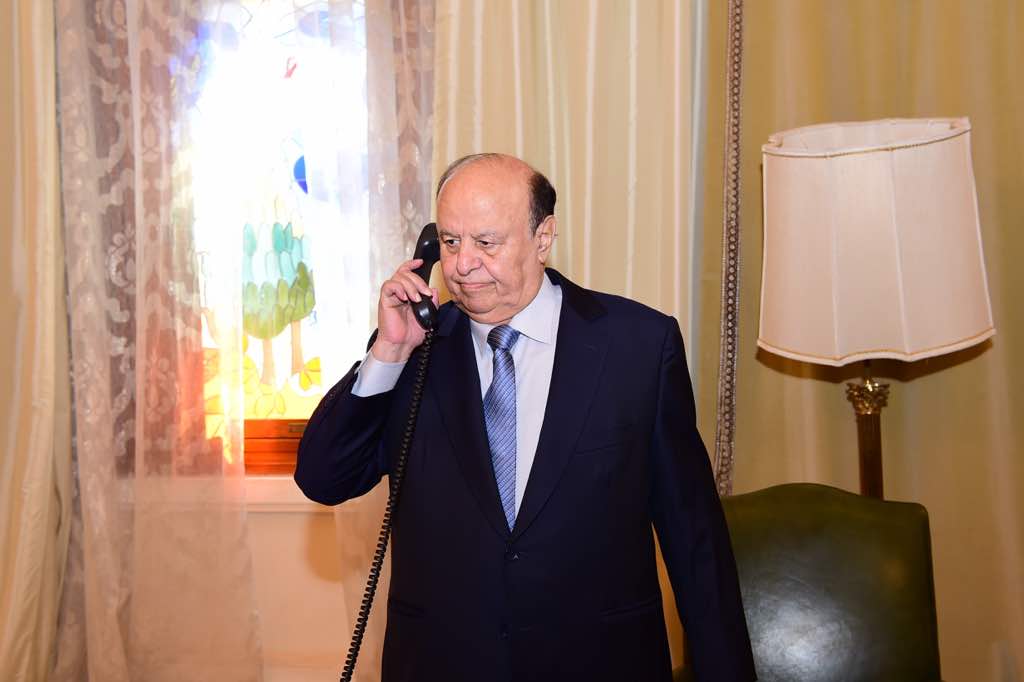 الرئيس هادي يطلع عبر اتصال هاتفي بسلطان العرادة على مستجدات الأوضاع بالمحافظة