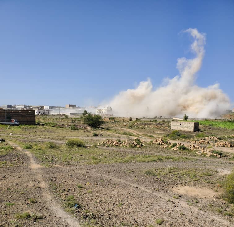 مليشيا الحوثي تفجر منازل شقيقين في قرية الزوَب بمحافظة البيضاء