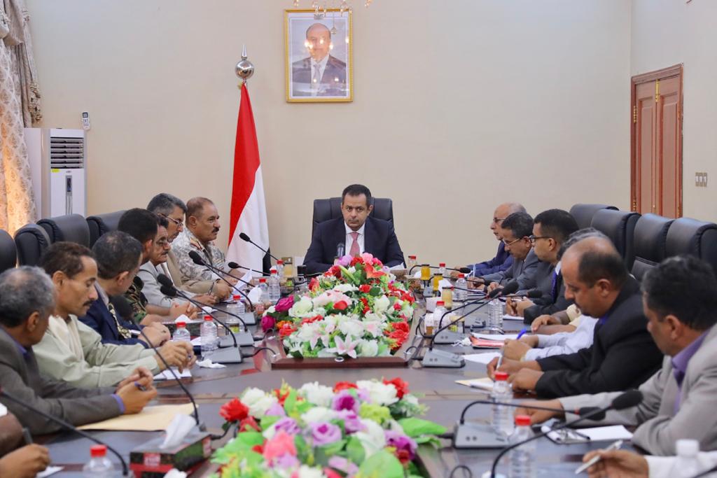 رئيس الوزراء يناقش مع قيادة محافظة الضالع أولويات واحتياجات المحافظة العاجلة