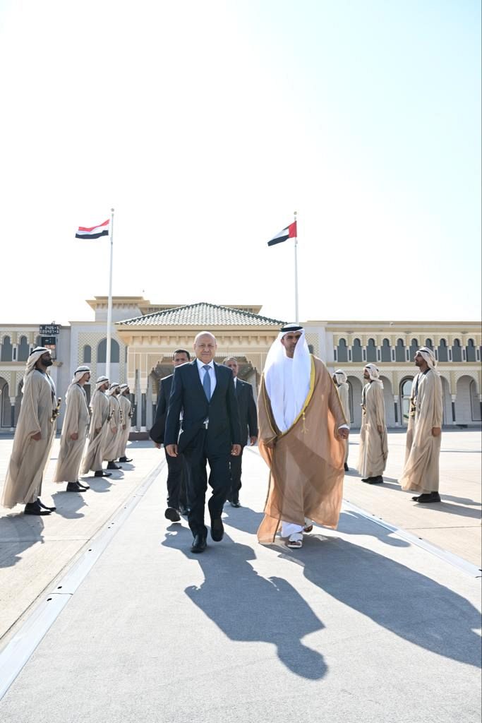 رئيس مجلس القيادة الرئاسي يعود الى عدن بعد جولة اقليمية ناجحة