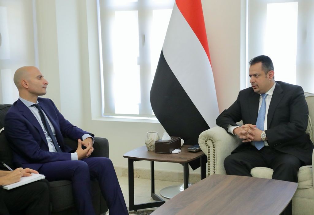 رئيس الوزراء يستقبل السفير الفرنسي لدى اليمن
