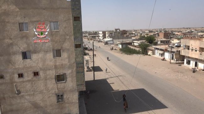 مليشيا الانقلاب تصعد من قصفها الهستيري واستهدافها لمواقع العمالقة في مديرية حيس
