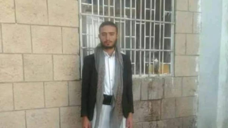 بالصور.. الحوثي يعدم شاب ويقتل آخر تحت التعذيب