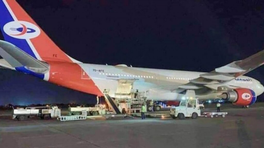 وزارة الخارجية تعلن تسيير رحلتين جويتين لنقل الرعايا اليمنيين الواصلين لجدة من بورتسودان