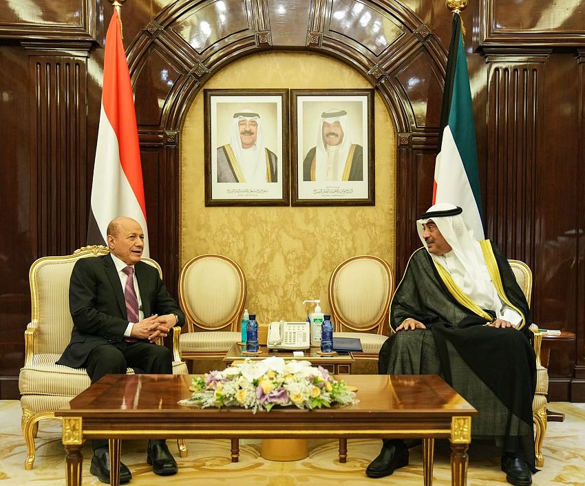 رئيس مجلس القيادة ورئيس الوزراء الكويتي يعقدان جلسة مباحثات رسمية حول مستجدات الاوضاع اليمنية وآفاق العلاقات الثنائية