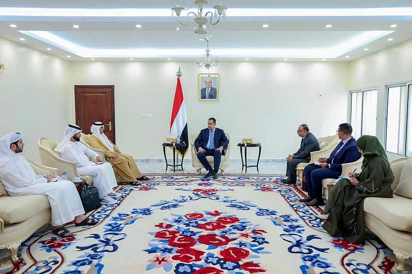 رئيس الوزراء يستقبل في عدن السفير الإماراتي لدى اليمن