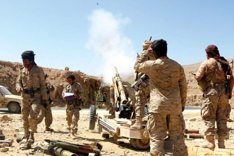 مسنود بمروحيات التحالف والقوات البرية السعودية : قوات الجيش تسيطر على جبل الحمراء بصعدة وتقطع خطوط إمداد المليشيا الحوثية