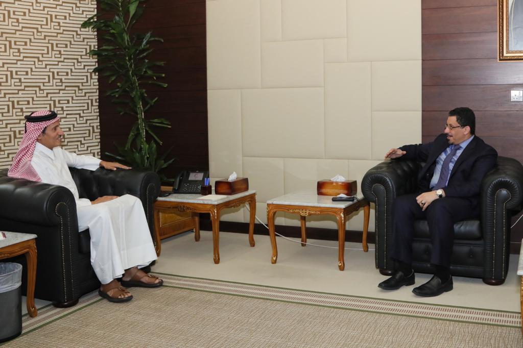 وزير الخارجية يلتقي رئيس مجلس ادارة المؤسسة القطرية للاعلام