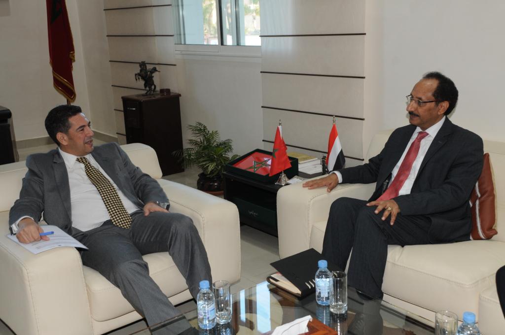 اليمن يبحث مع المغرب زيادة عدد المنح للطلاب اليمنيين