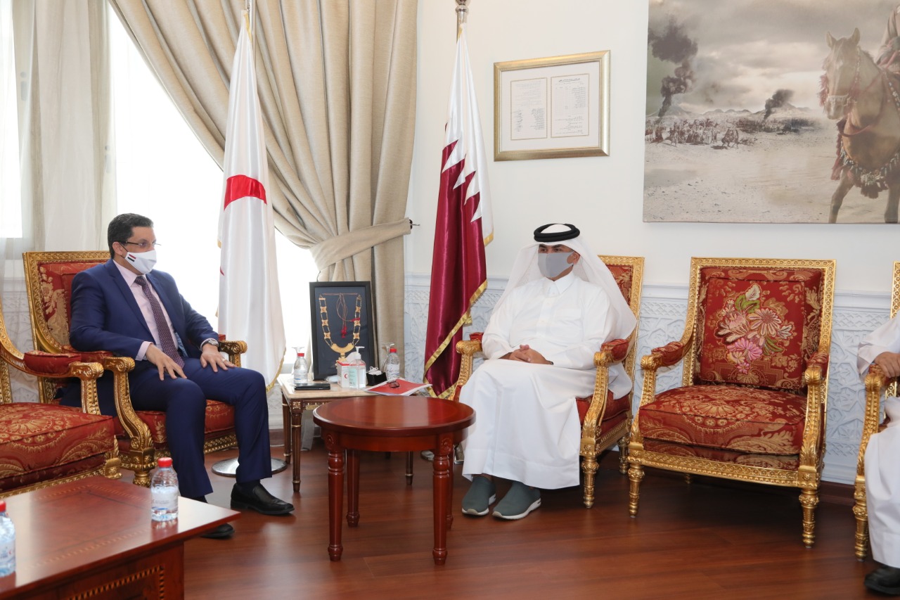 وزير الخارجية يبحث مع رئيس الهلال الاحمر القطري آليات تفعيل التعاون الثنائي