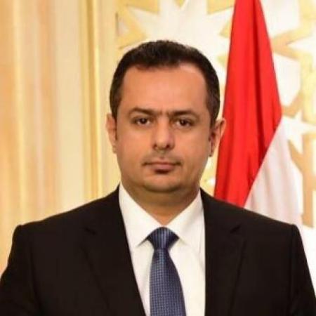 رئيس الوزراء يعزي في وفاة العلامة عبدالرحمن مكرم