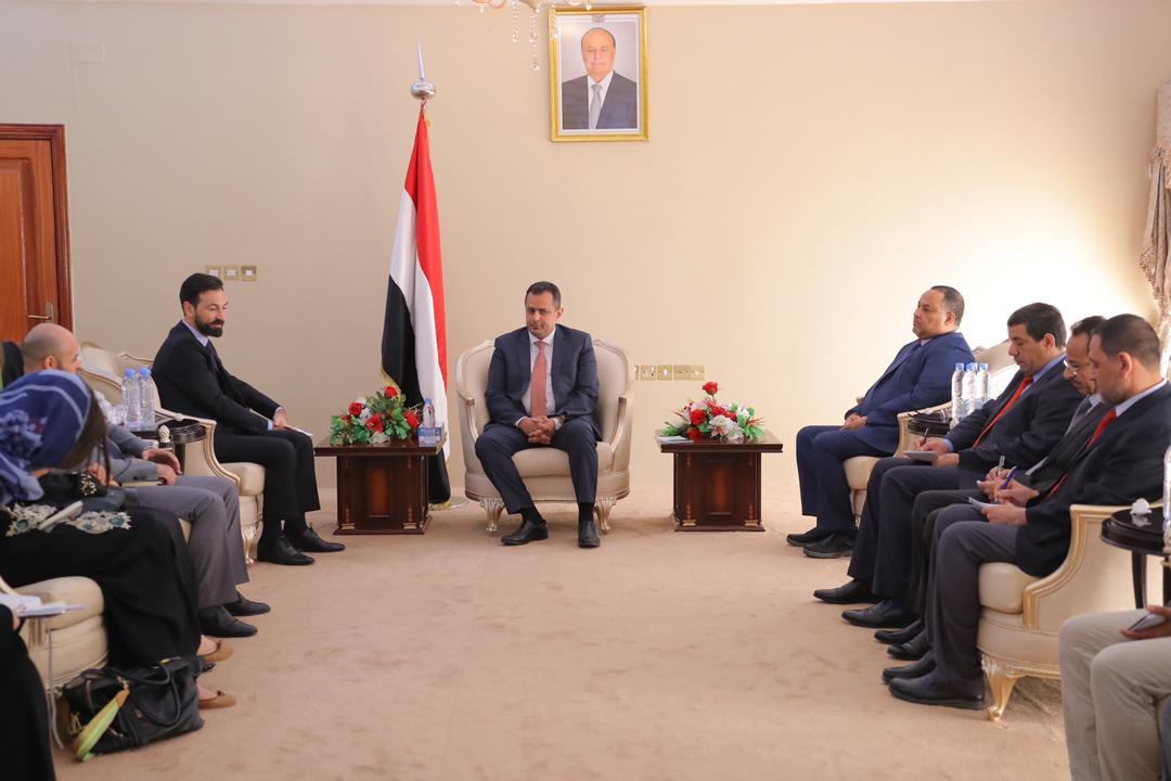 رئيس الوزراء يستقبل في العاصمة عدن مدير عمليات اللجنة الدولية للصليب الأحمر