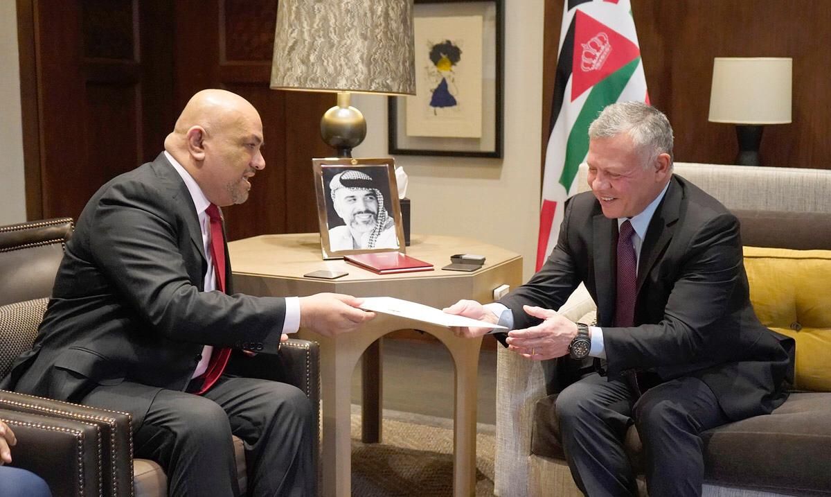 وزير الخارجية يسلم ملك الأردن رسالة من الرئيس هادي.. (صورة)