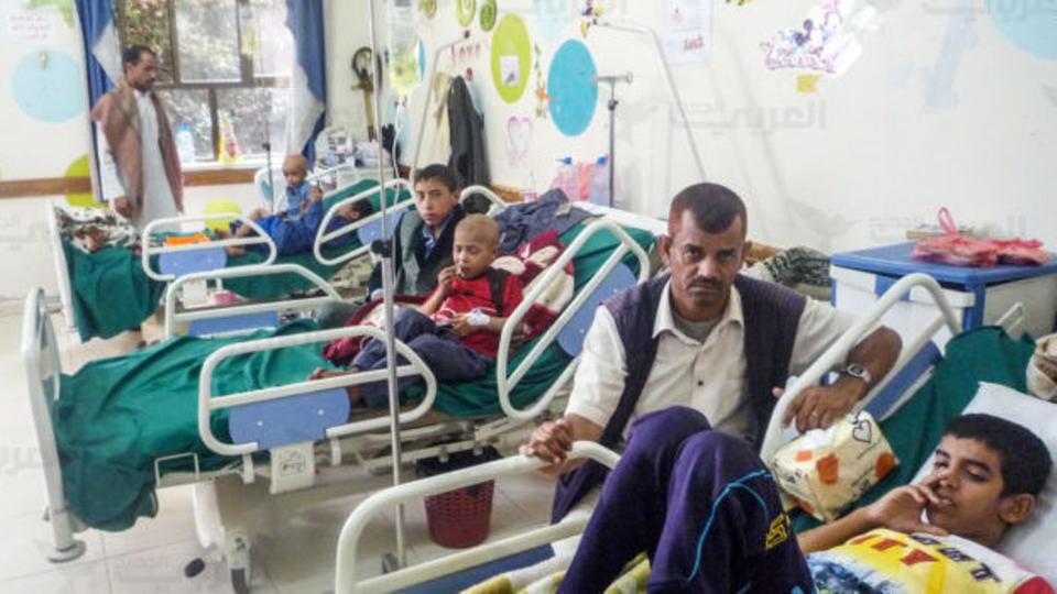 مليشيا الحوثي تعرقل جهود الحكومة لإنقاذ مرضى السرطان في إب