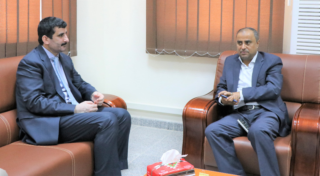 مناقشة توفير وزارة المالية الاحتياجات الملحة بالمناطق المحررة بمحافظة صنعاء