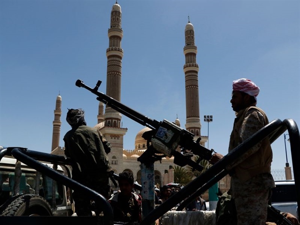 وكالة: الحوثي يعتقل 26 ضابط مخابرات رفضوا الانصياع لأوامره