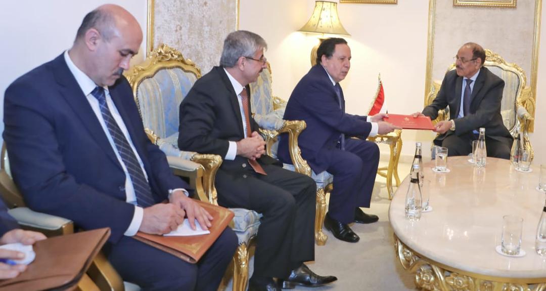 دعوة خطية من الرئيس التونسي للرئيس هادي لحضور القمة العربية