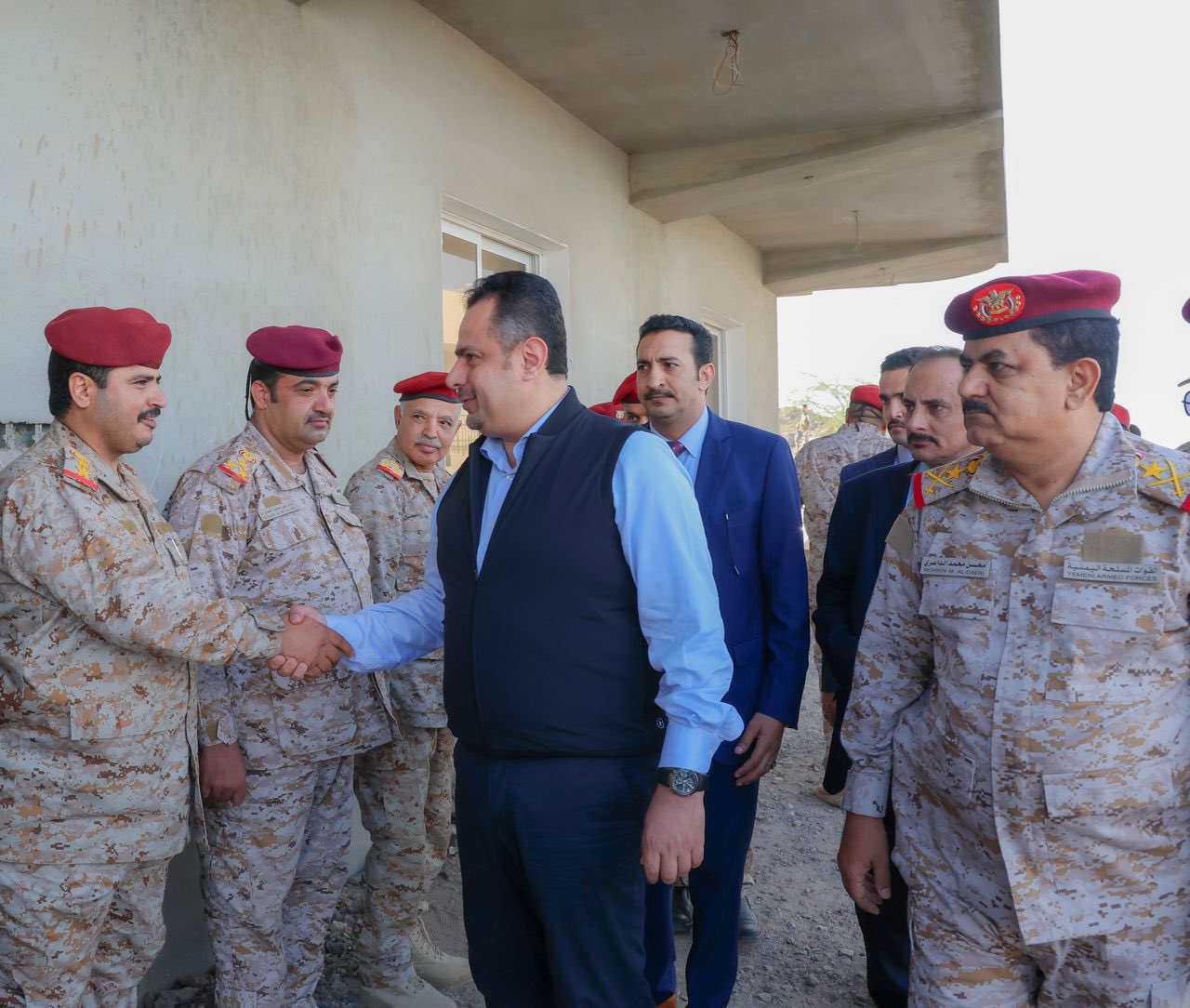 فيديو زيارة رئيس الوزراء معين عبدالملك إلى مستشفى باصهيب العسكري بالعاصمة المؤقتة ‎عدن