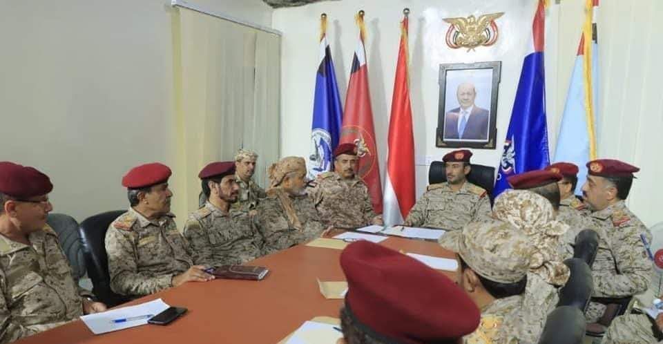 رئيس الأركان يعقد اجتماعًا موسعًا بهيئة العمليات في المناطق العسكرية