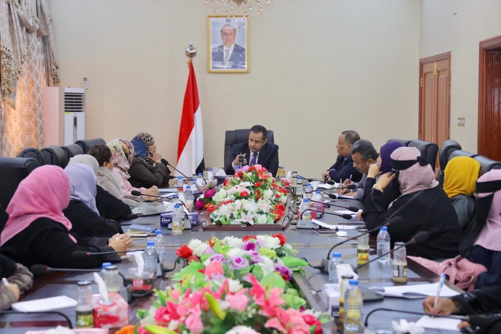 رئيس الوزراء يستقبل المشاركات في القمة النسوية الثانية بالعاصمة المؤقتة عدن
