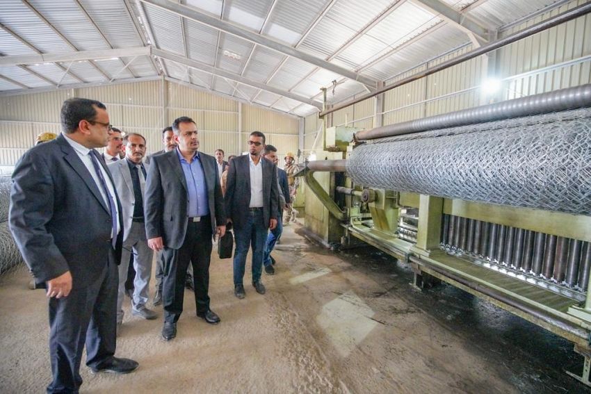 رئيس الوزراء يتفقد عدد من المصانع والمؤسسات والهيئات الزراعية والسمكية في عدن