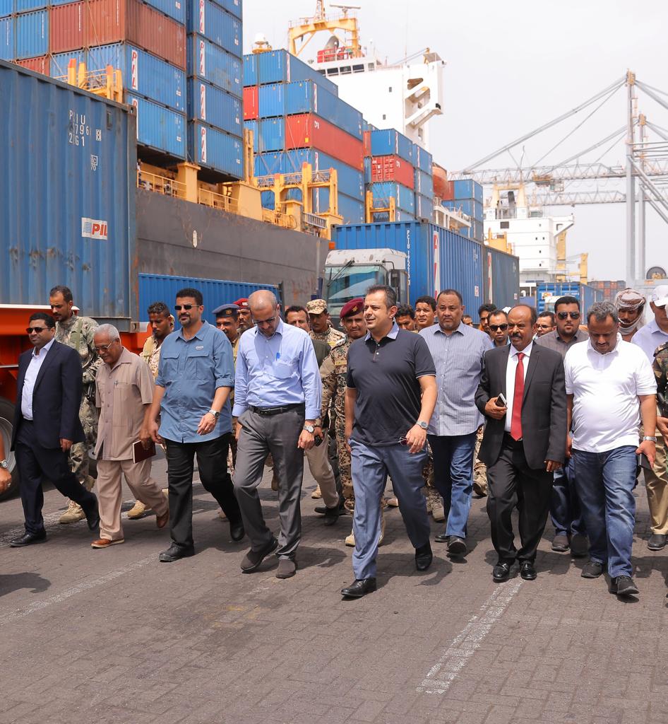 رئيس الوزراء : معدلات المناولة للحاويات بميناء عدن خلال الـ 6 أشهر الماضية وهو الأعلى منذ 10 سنوات