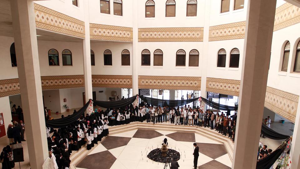 الحوثي يرتكب "مذبحة جماعية" بحق 117 أكاديمياً في جامعة صنعاء