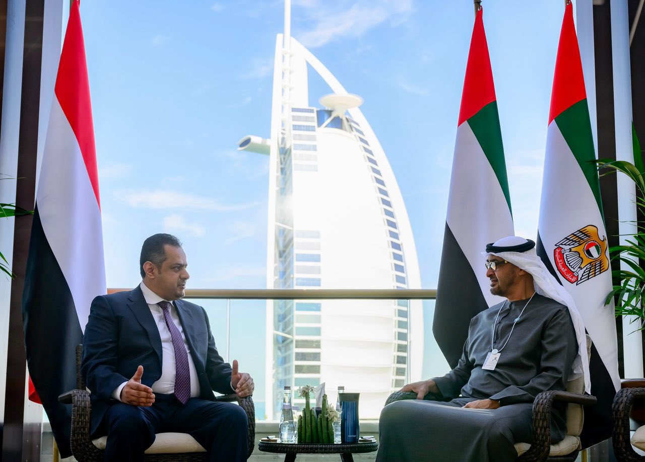‏فيديو استقبال الرئيس ‎الإماراتي لرئيس الوزراء الدكتور معين عبدالملك