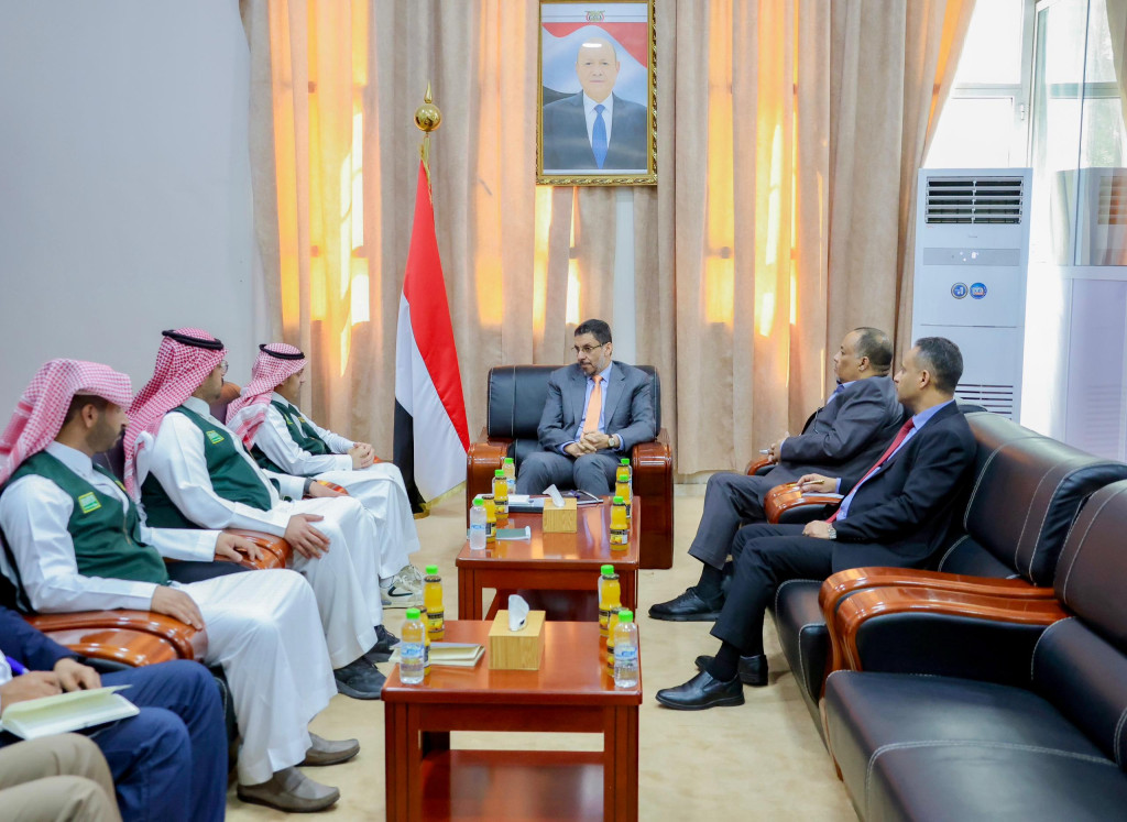 رئيس الوزراء يستقبل مدير مكتب البرنامج السعودي لتنمية وإعمار اليمن في عدن