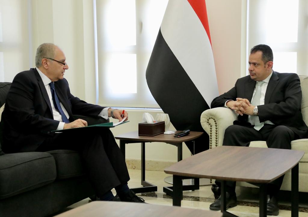 رئيس الوزراء يستقبل السفير المصري لدى اليمن