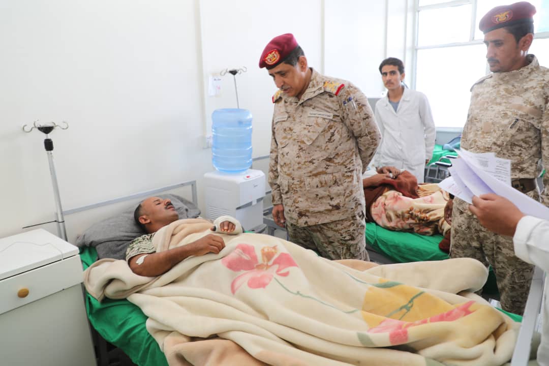 الفريق الركن النخعي يزور جرحى الجيش الوطني في مستشفى باصهيب العسكري بعدن