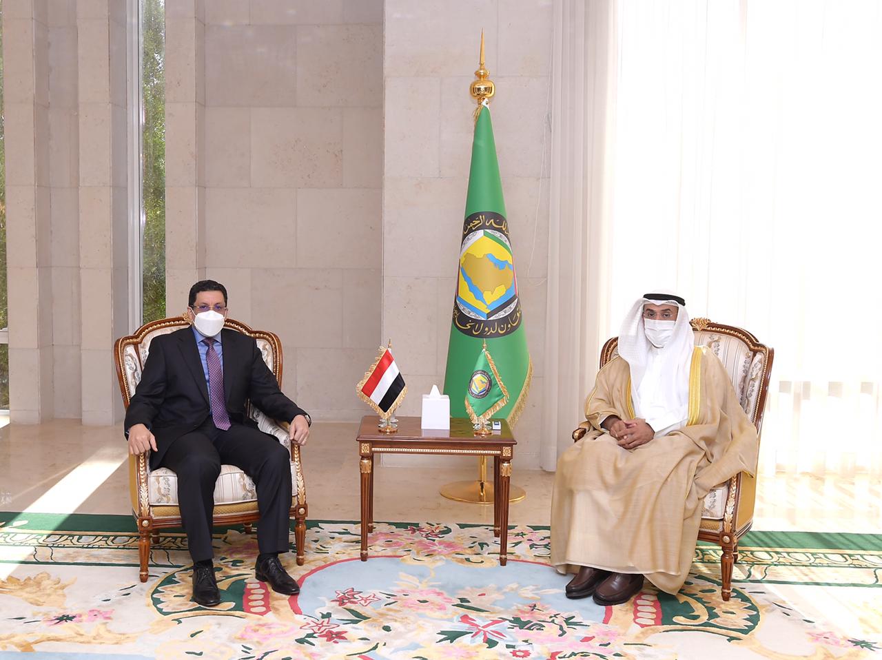 وزير الخارجية يبحث مع امين المجلس الخليجي تطورات الاوضاع في اليمن