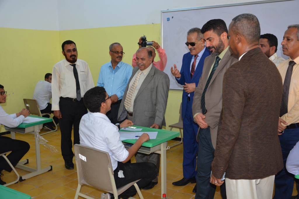 نائب رئيس الوزراء يدشن امتحانات الثانوية العامة في عدن