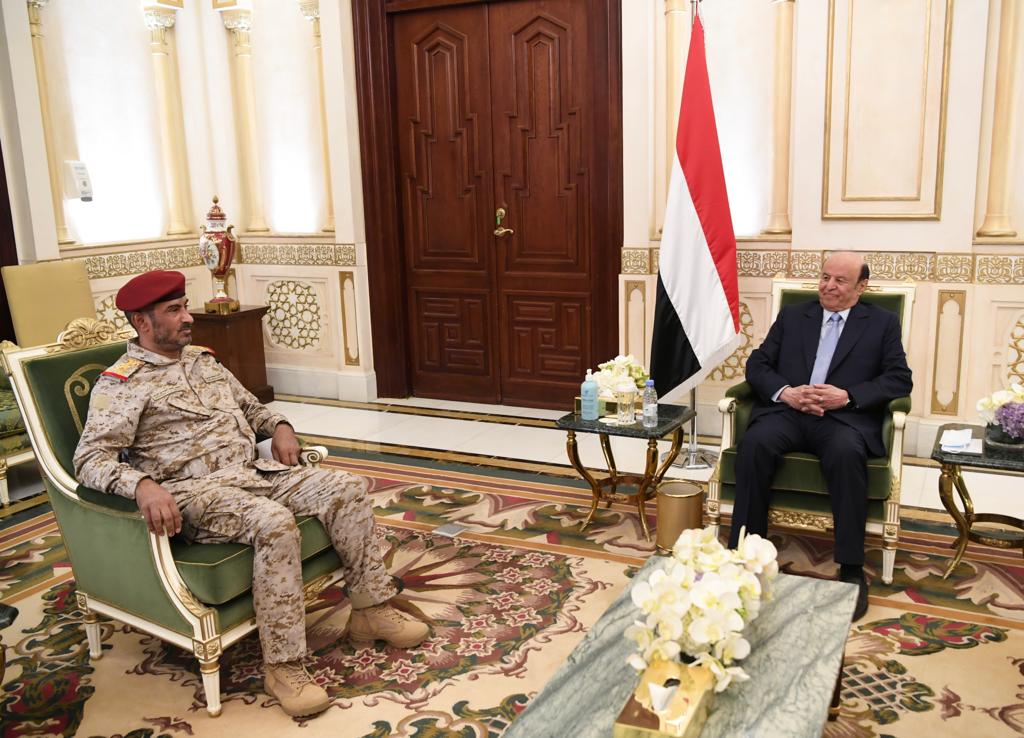 رئيس الجمهورية يشيد بجهود الأبطال بالمعارك ضد الحوثيين في مأرب وكل أرض الوطن