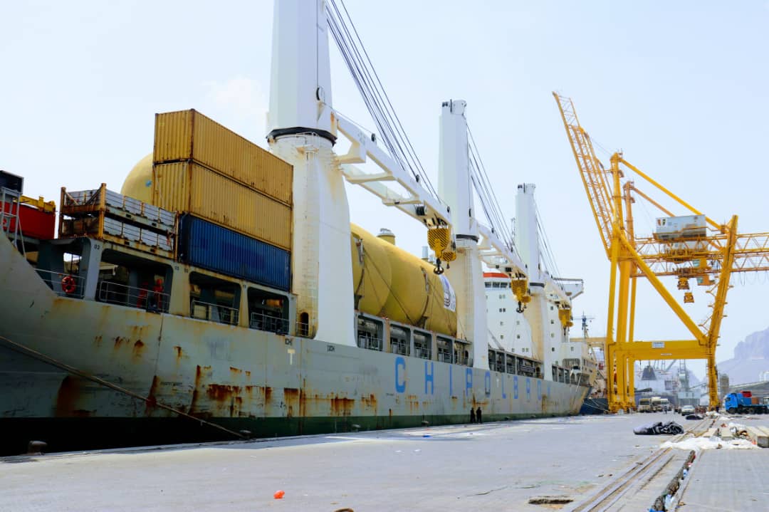 وصول معدات خاصة بمحطة الكهرباء الجديدة إلى ميناء عدن