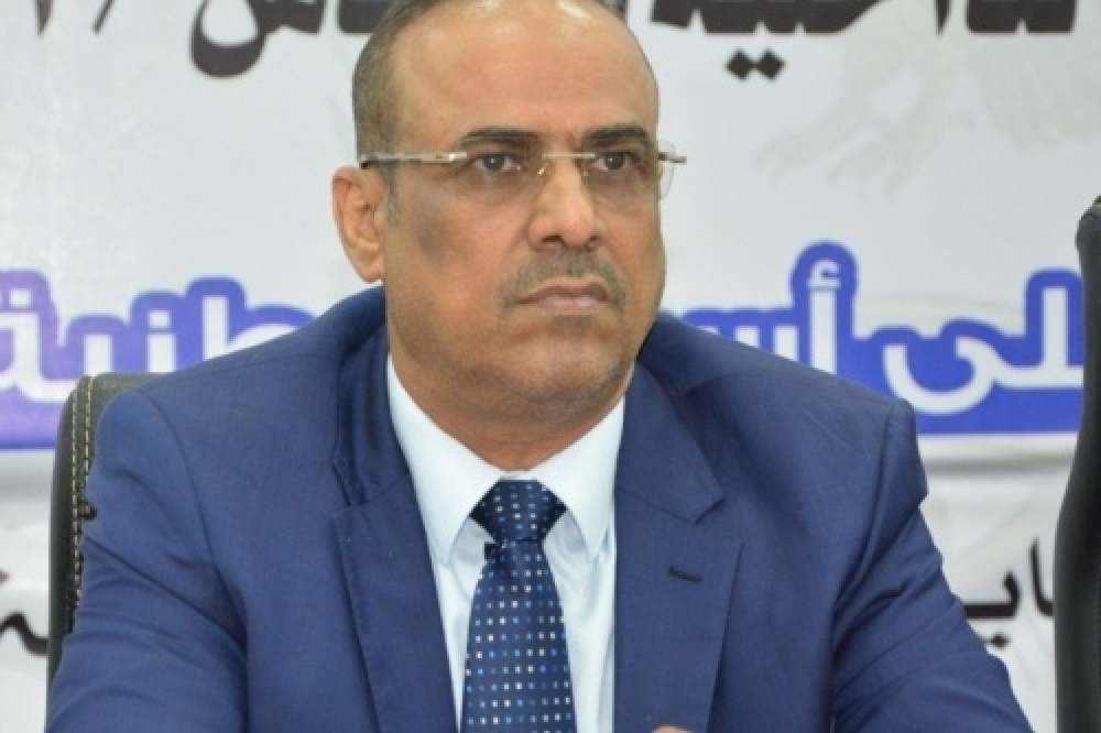 نائب رئيس الوزراء وزير الداخلية يجري اتصالين هاتفيين بمحافظي تعز ولحج